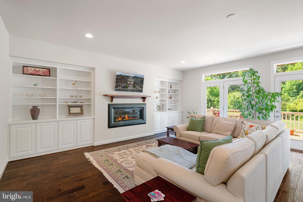 7205 HOLYWELL LANE