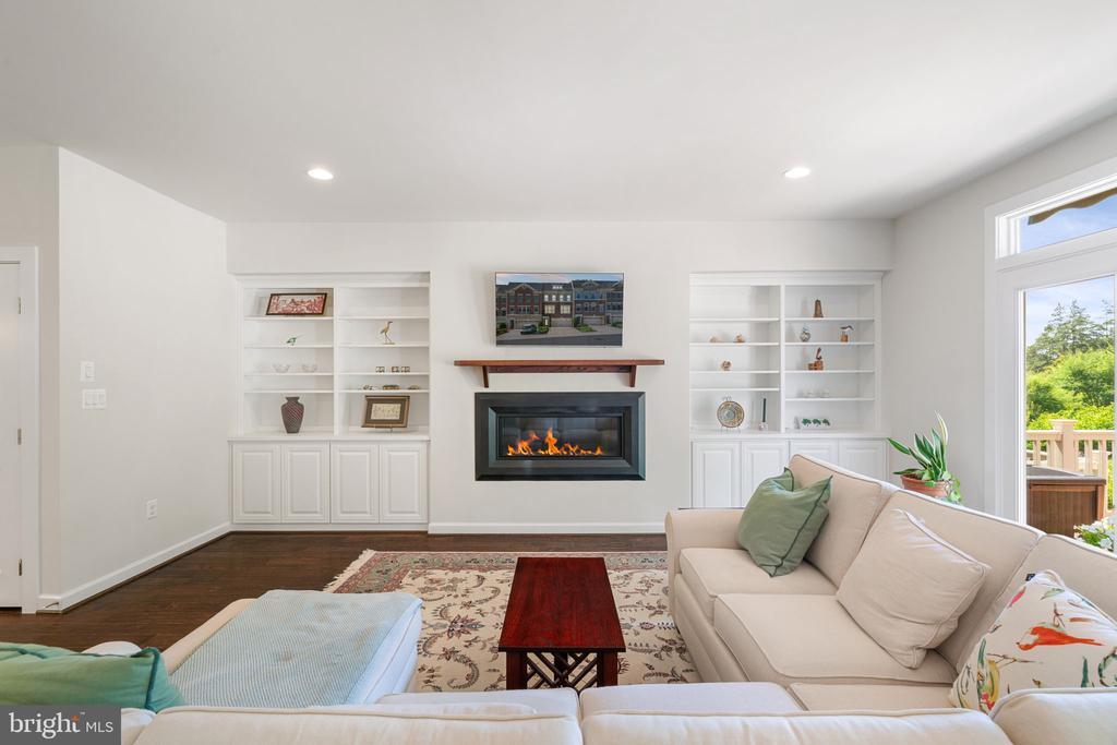 7205 HOLYWELL LANE