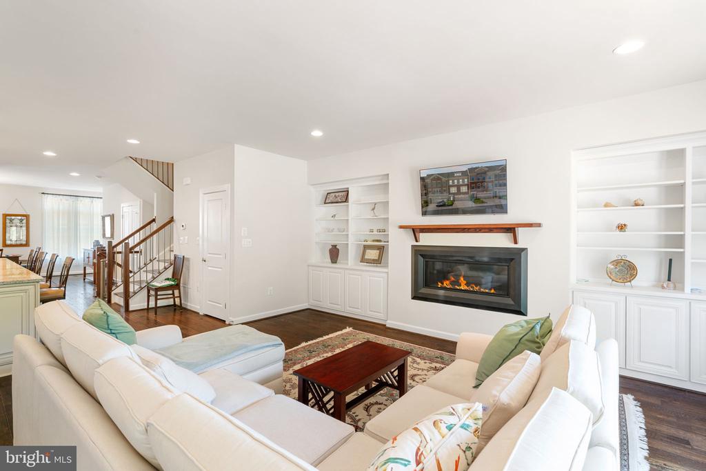 7205 HOLYWELL LANE