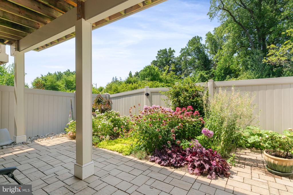 7205 HOLYWELL LANE