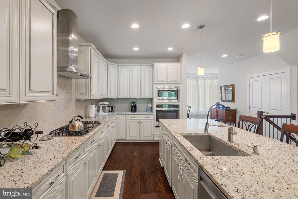 7205 HOLYWELL LANE
