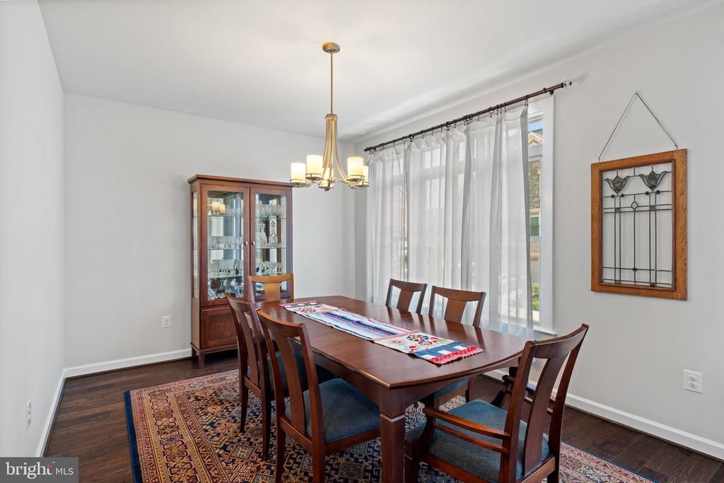 7205 HOLYWELL LANE