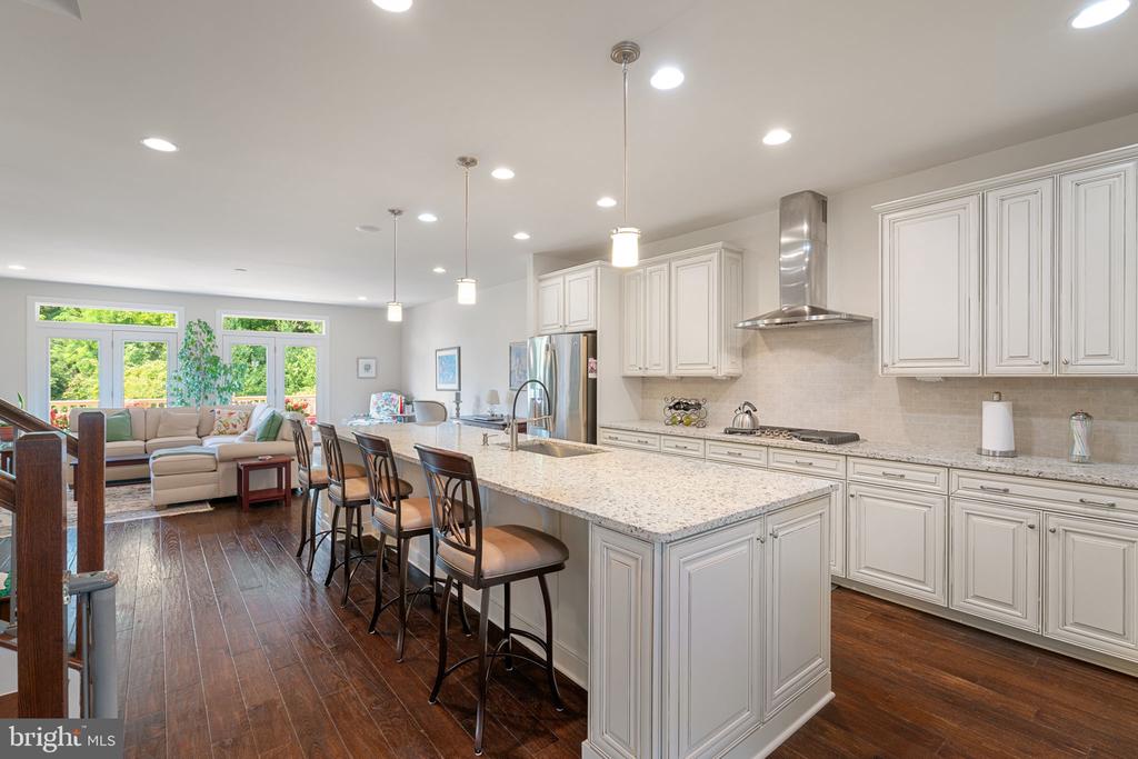 7205 HOLYWELL LANE