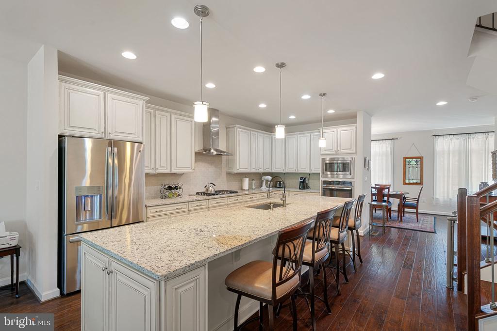 7205 HOLYWELL LANE
