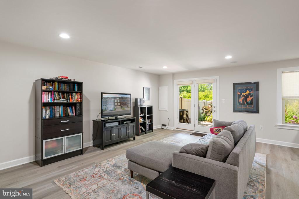 7205 HOLYWELL LANE