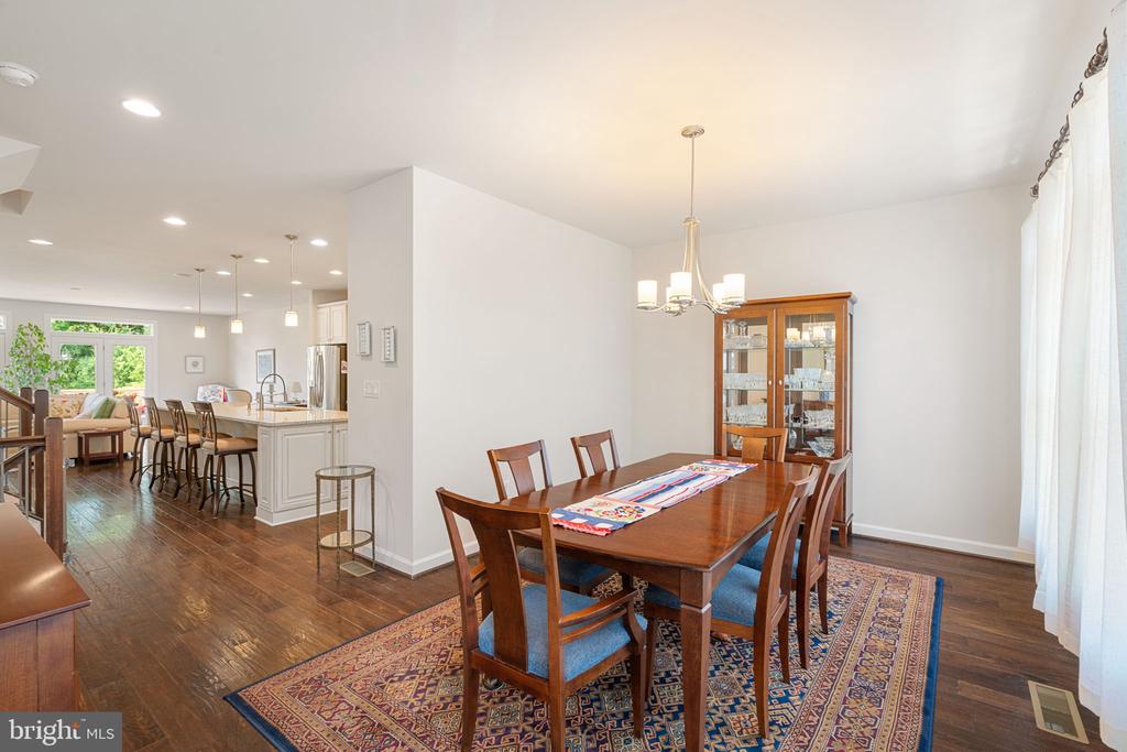 7205 HOLYWELL LANE