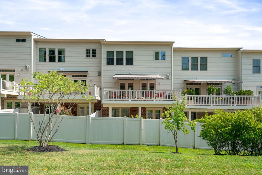 7205 HOLYWELL LANE