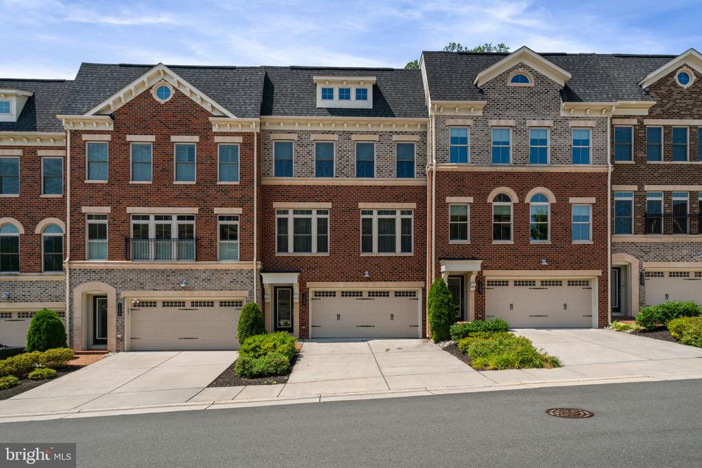 7205 HOLYWELL LANE