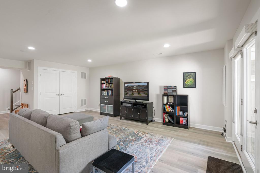 7205 HOLYWELL LANE
