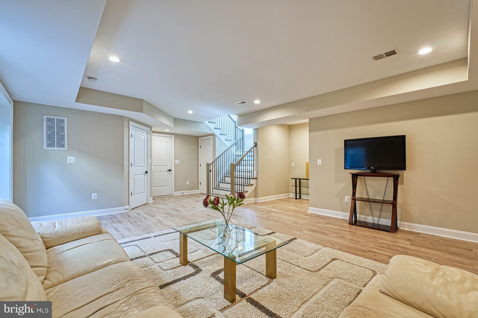 1600 GREAT FALLS STREET