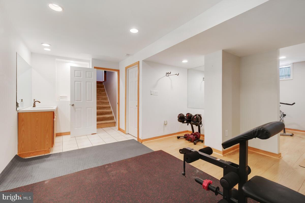 9207 ROBIN LYNN COURT