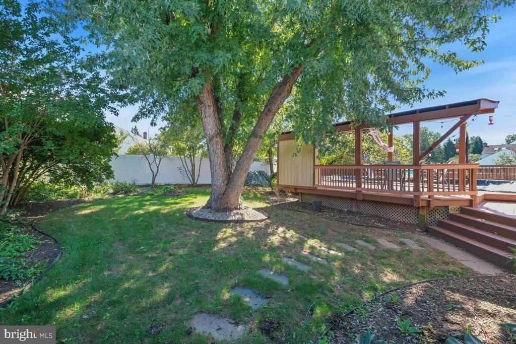 9207 ROBIN LYNN COURT