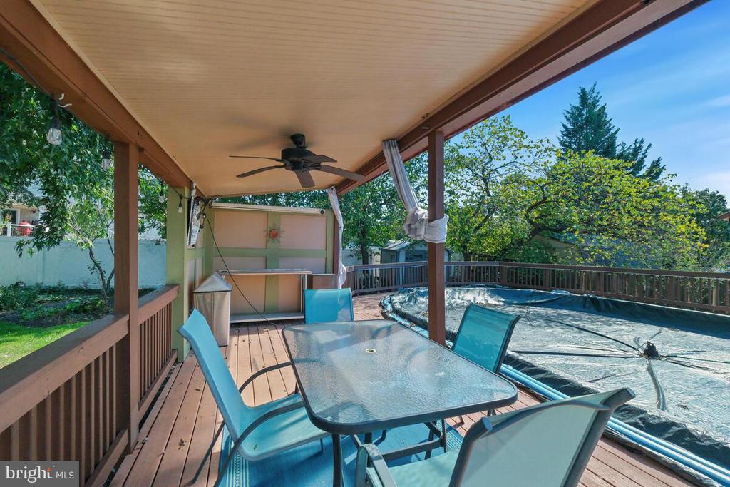 9207 ROBIN LYNN COURT