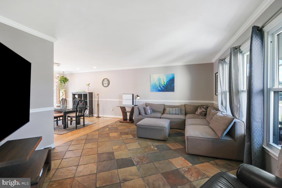 9207 ROBIN LYNN COURT