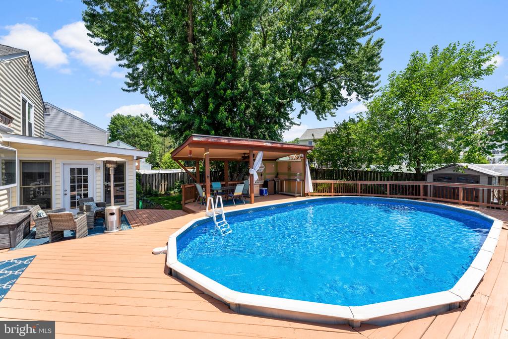 9207 ROBIN LYNN COURT