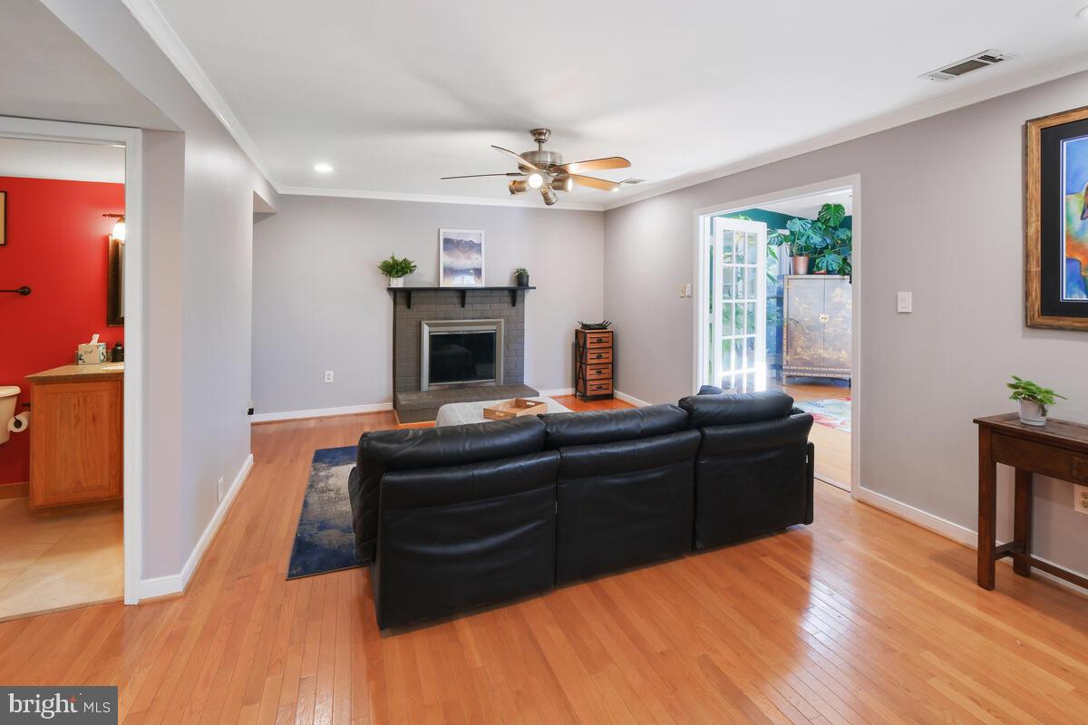 9207 ROBIN LYNN COURT