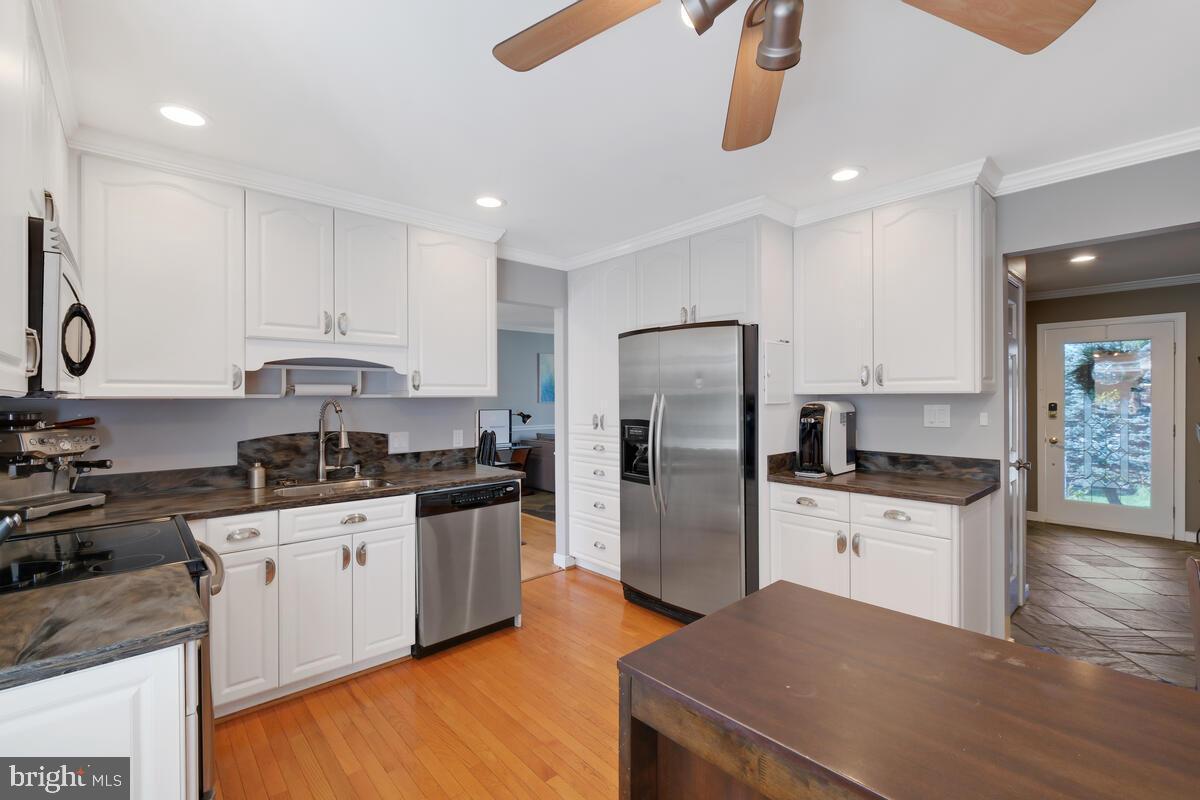 9207 ROBIN LYNN COURT