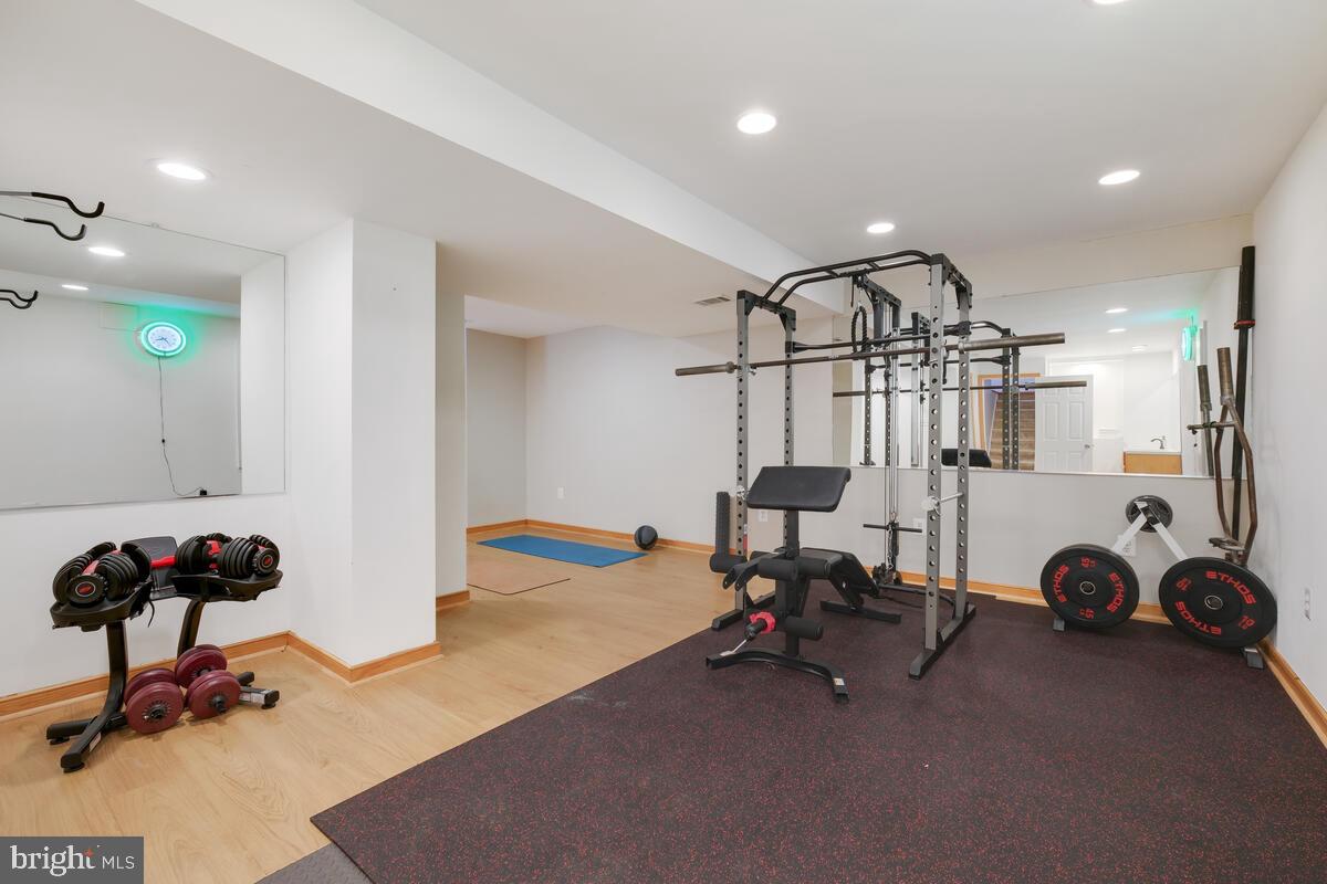 9207 ROBIN LYNN COURT