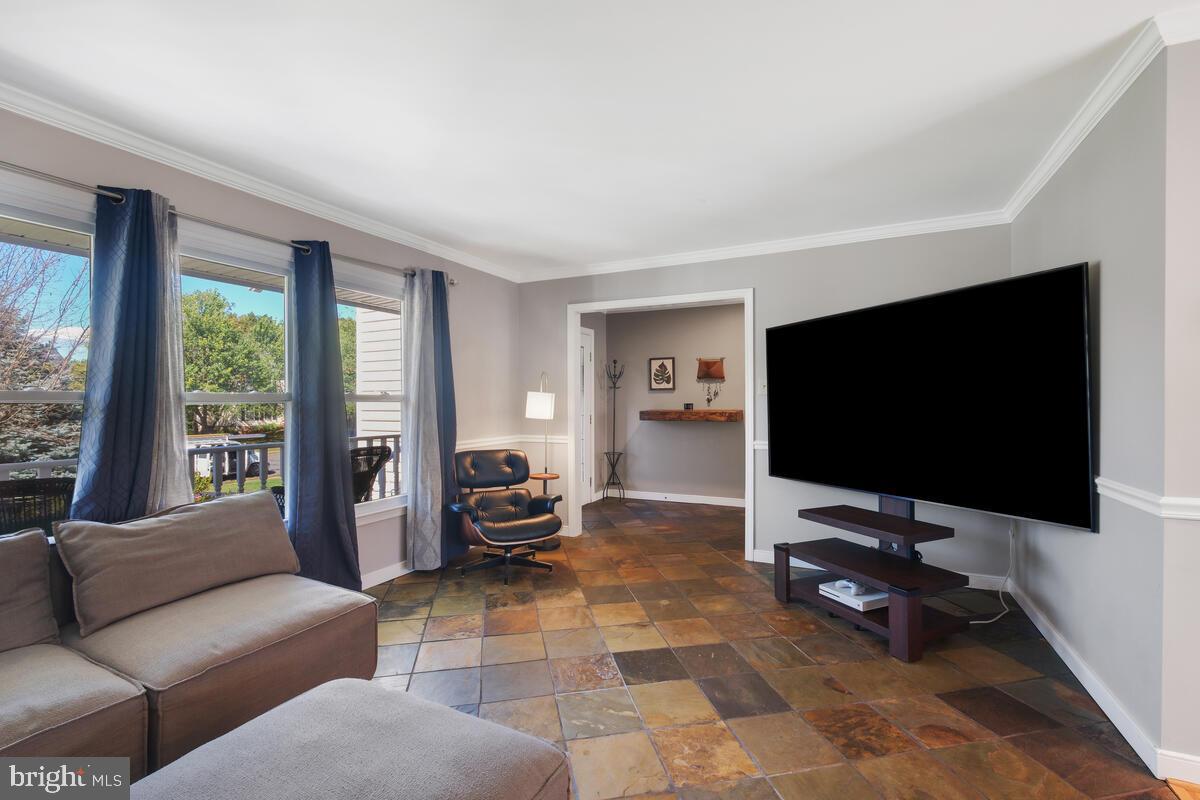 9207 ROBIN LYNN COURT