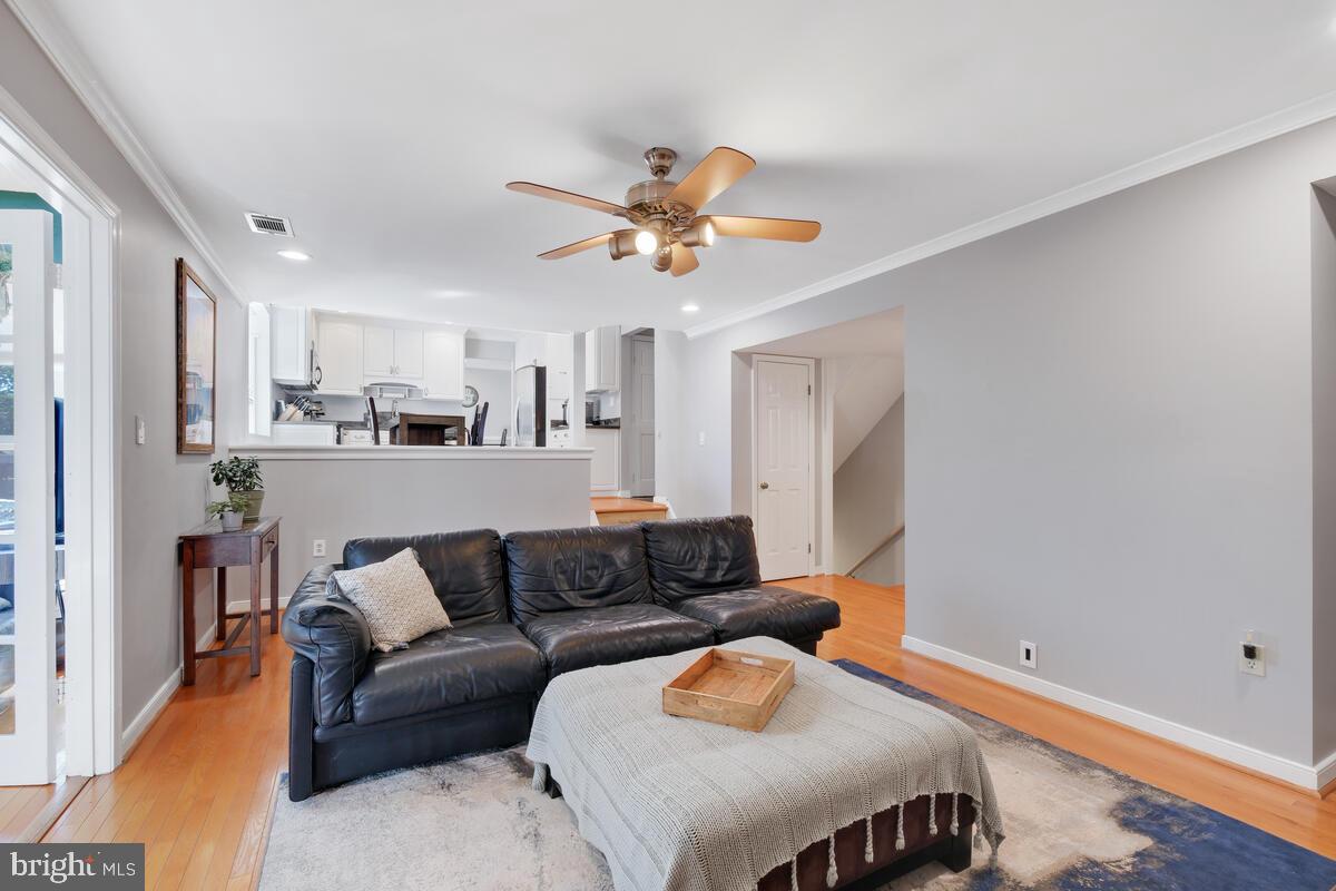 9207 ROBIN LYNN COURT