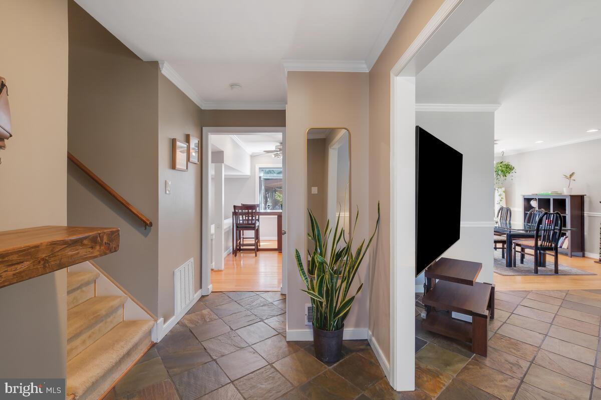 9207 ROBIN LYNN COURT