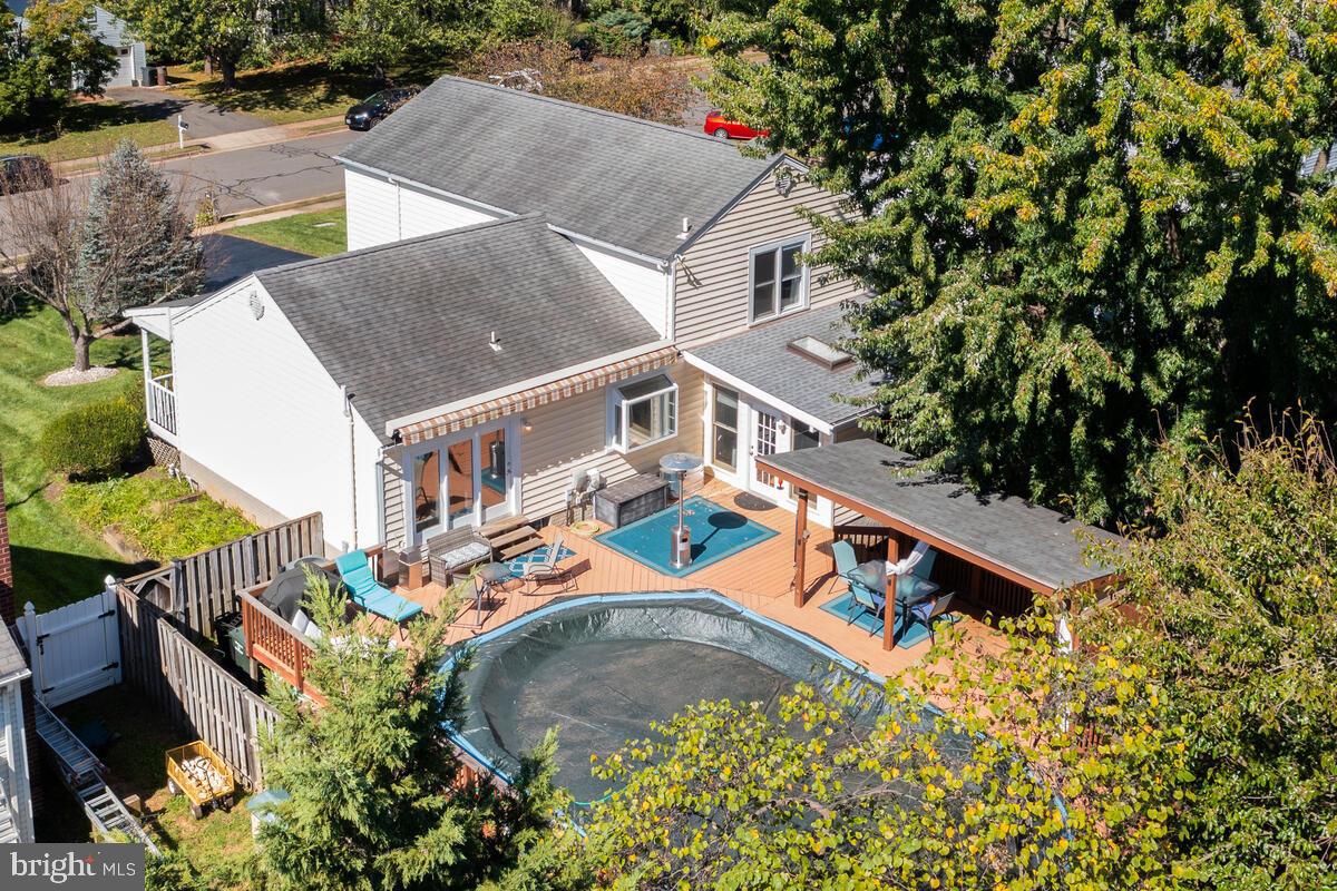 9207 ROBIN LYNN COURT