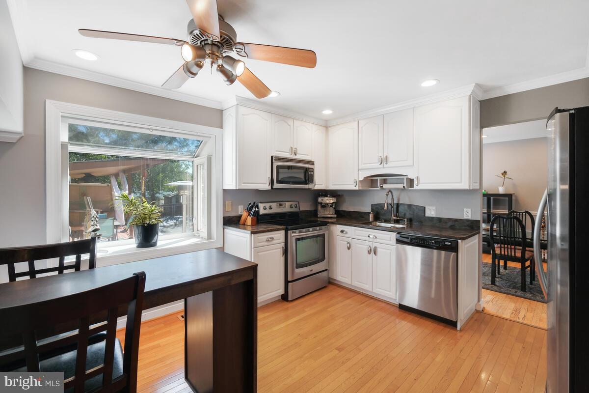 9207 ROBIN LYNN COURT