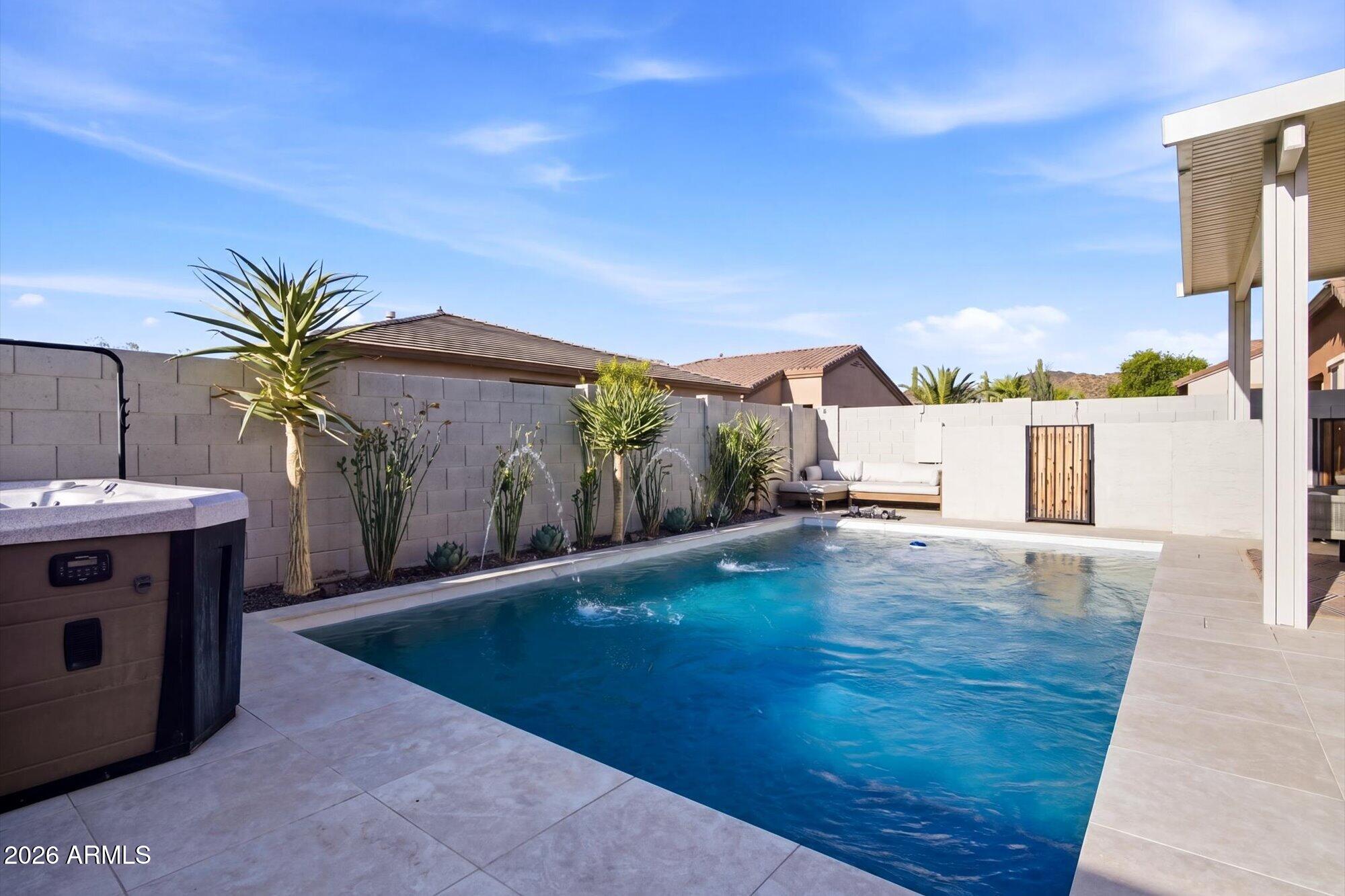 3244 W GRAN PARADISO Drive