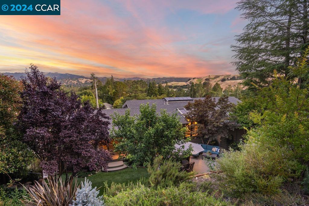 1280 Summit Road