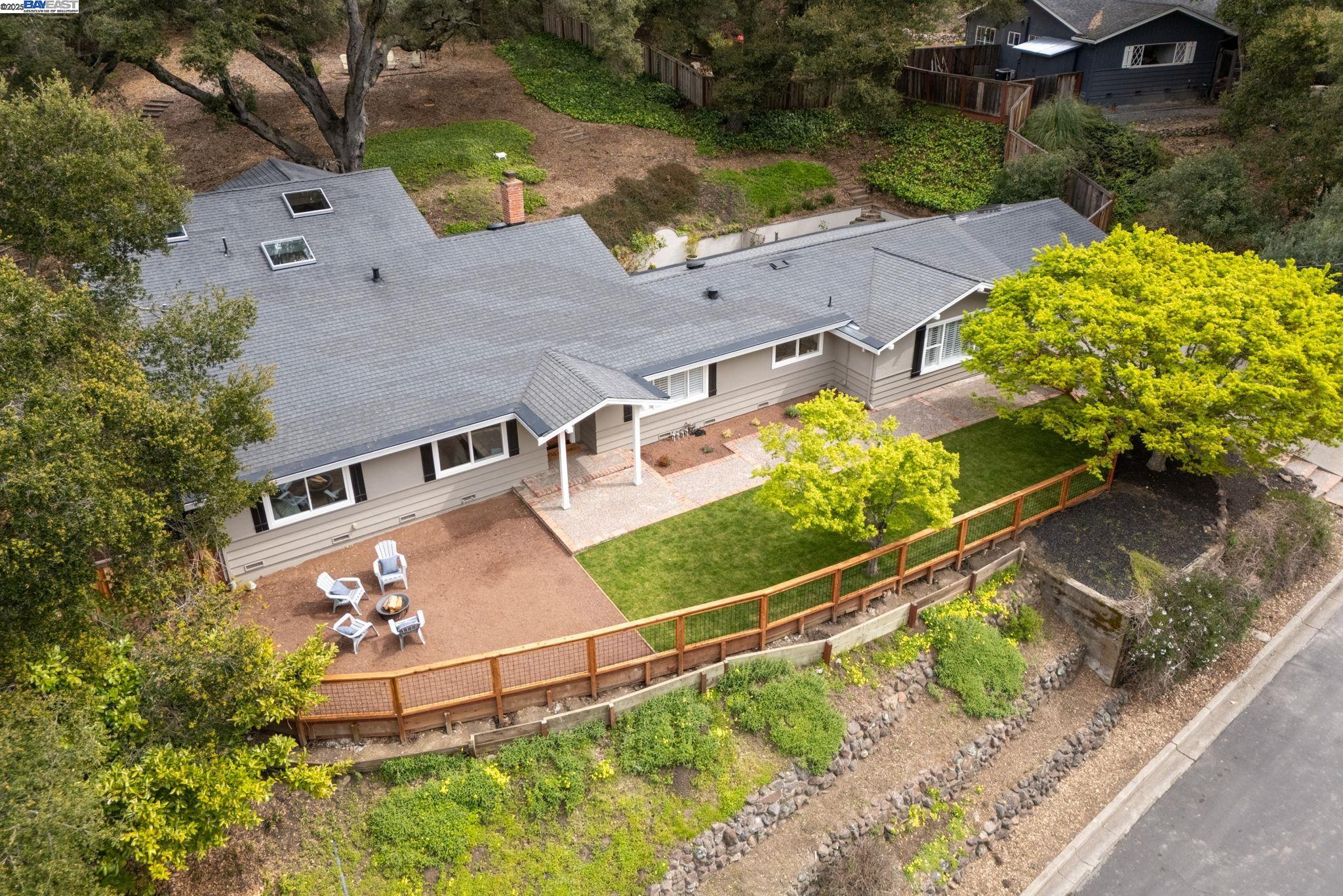 10 Easton Ct