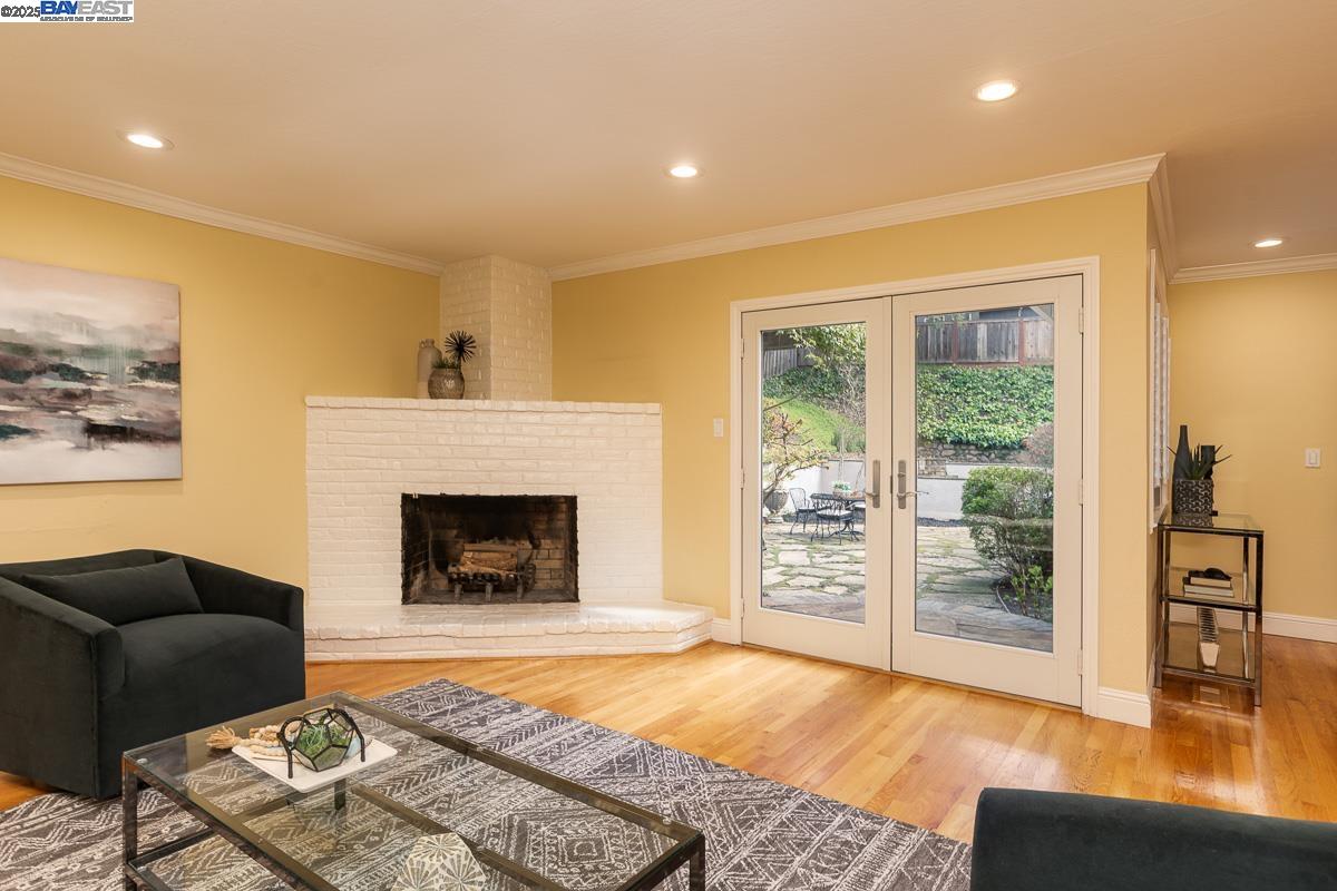 10 Easton Ct