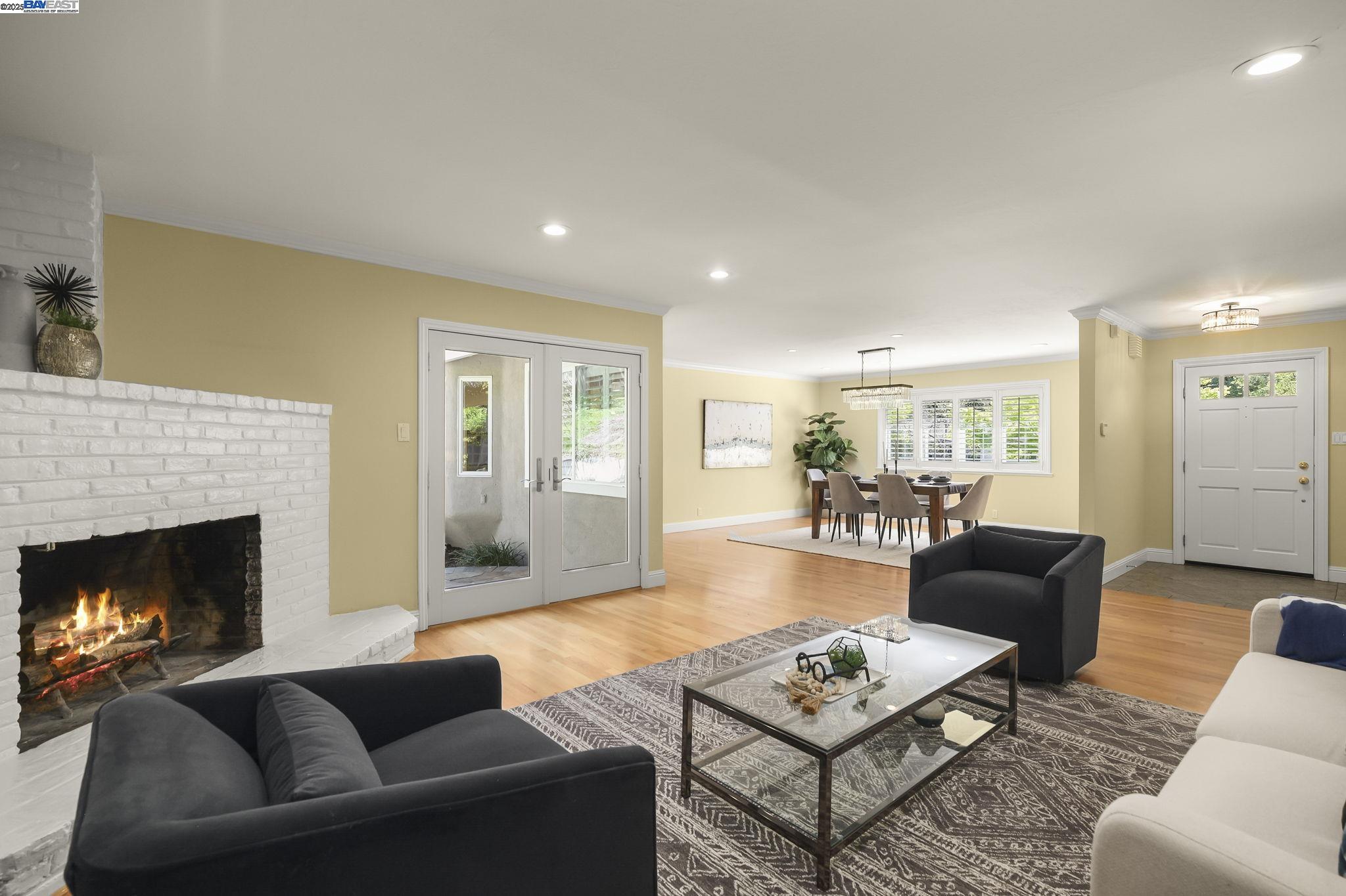 10 Easton Ct