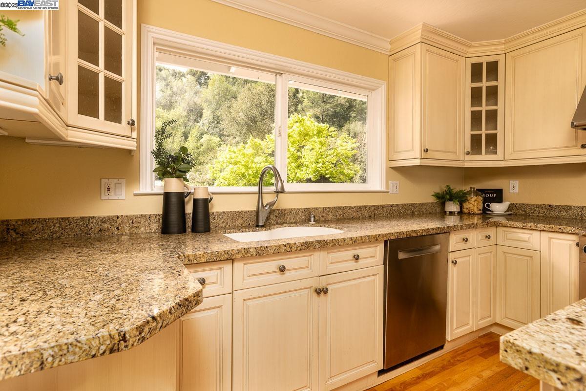 10 Easton Ct