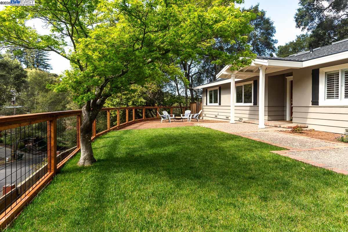 10 Easton Ct