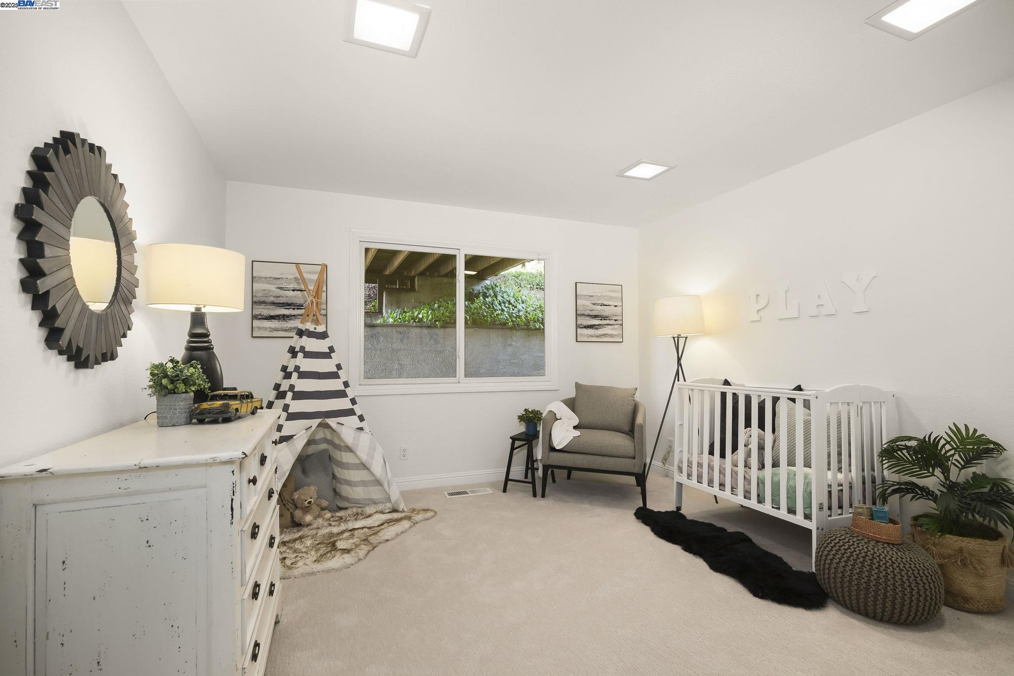 10 Easton Ct