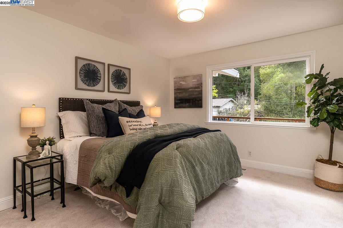 10 Easton Ct