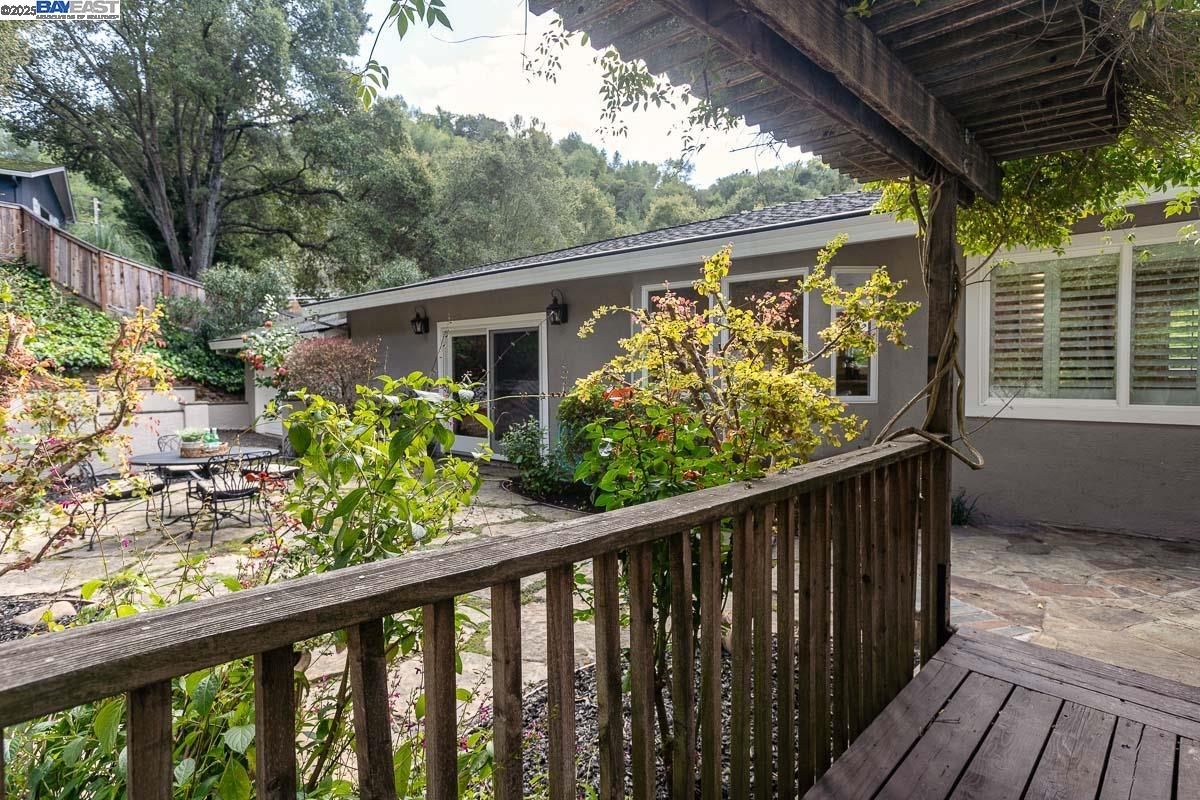10 Easton Ct