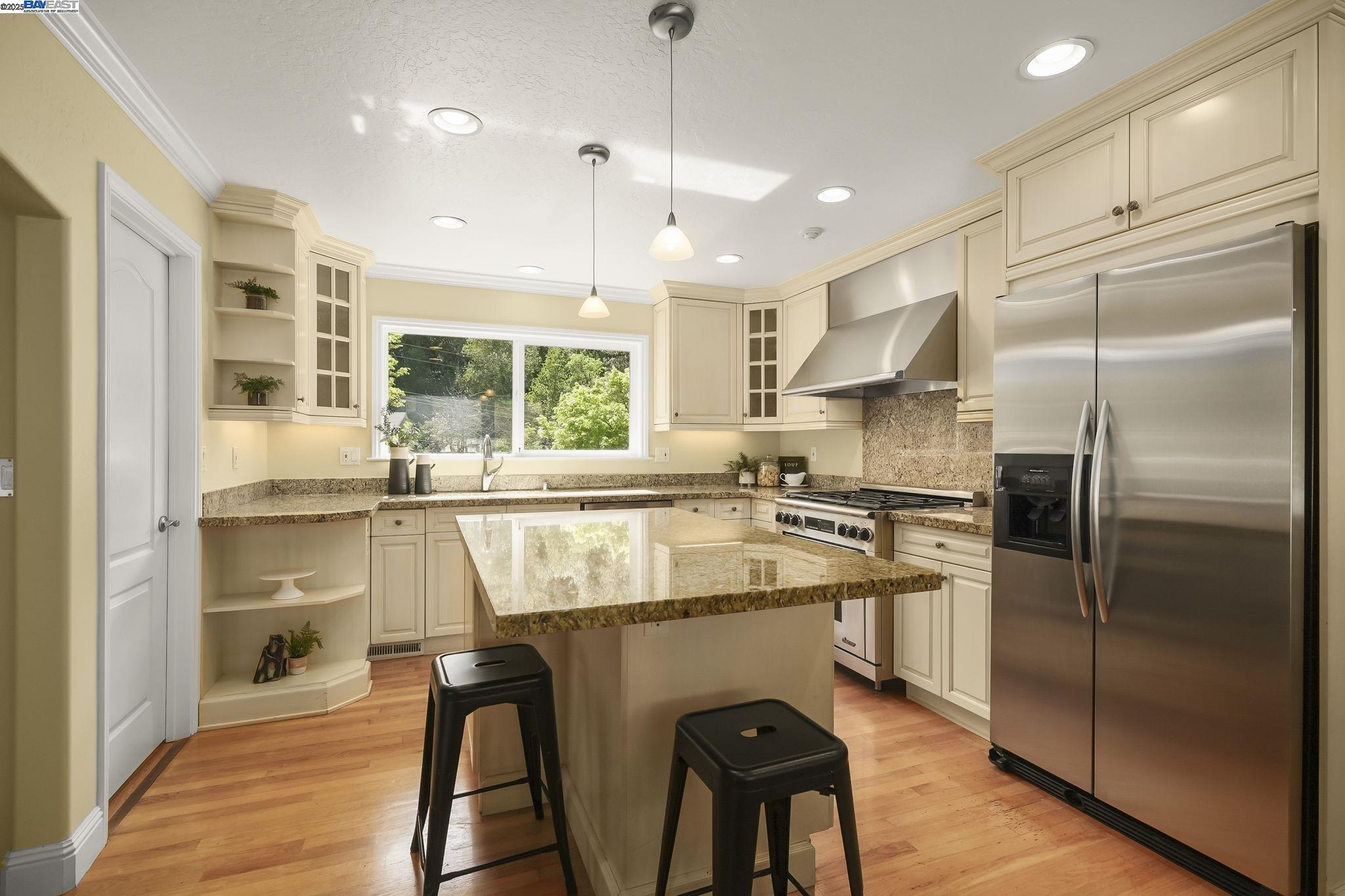 10 Easton Ct