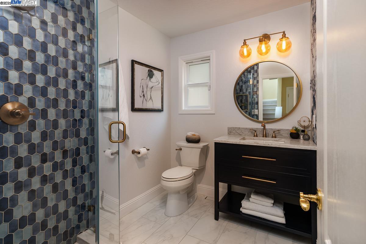 10 Easton Ct