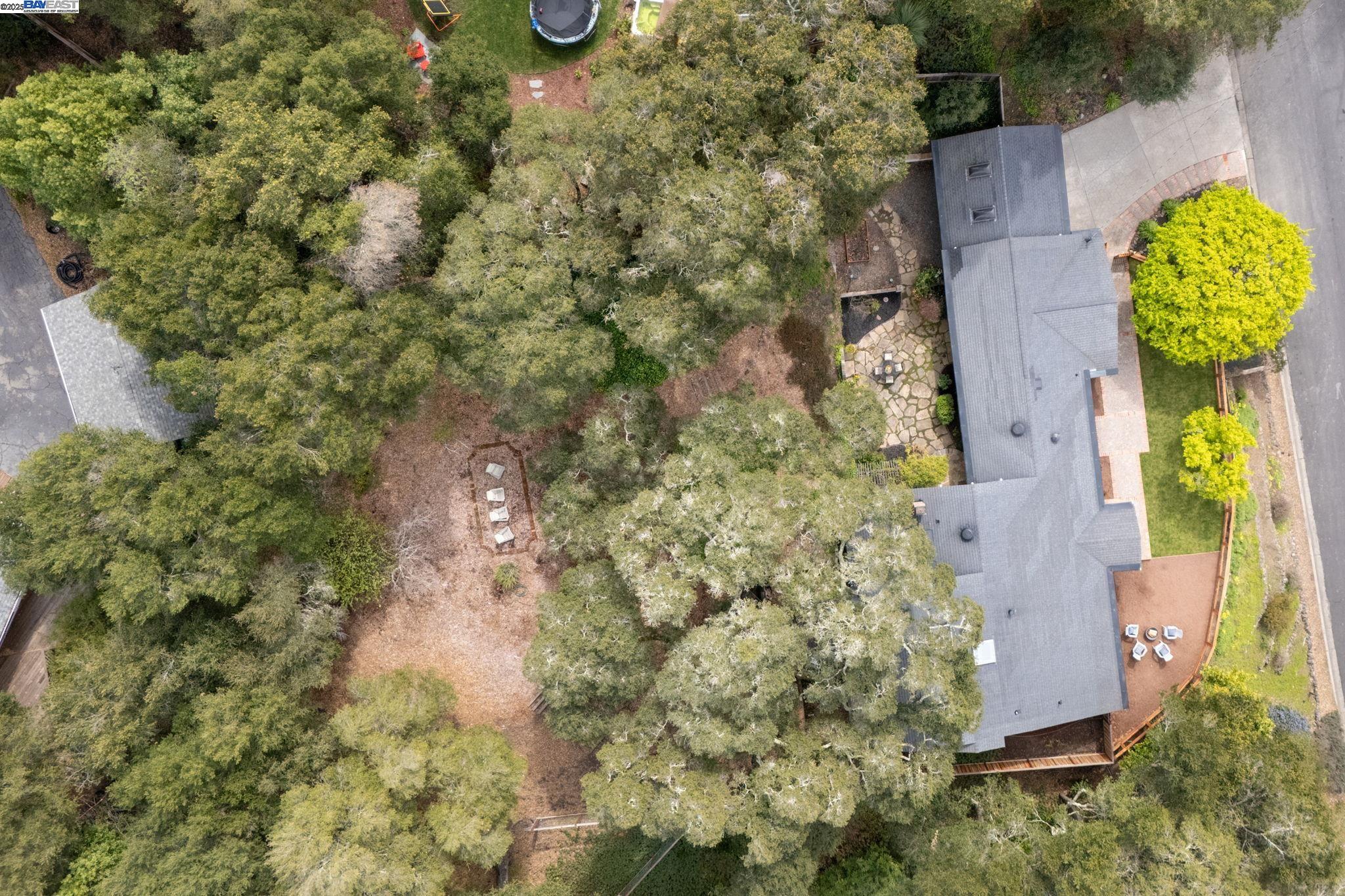10 Easton Ct