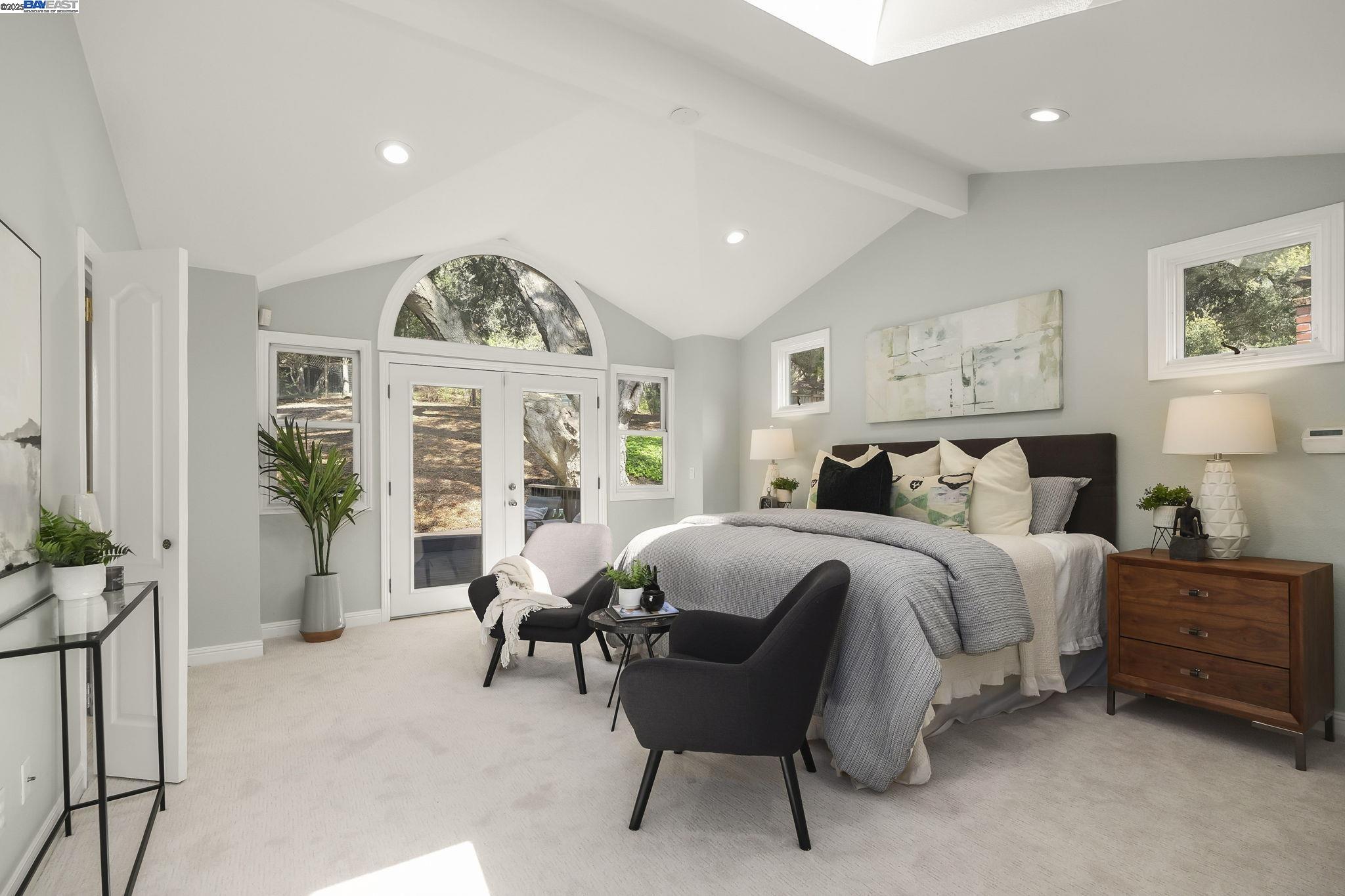 10 Easton Ct