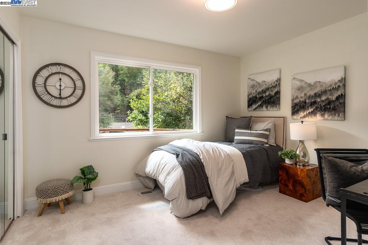 10 Easton Ct