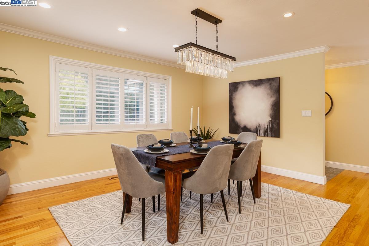 10 Easton Ct