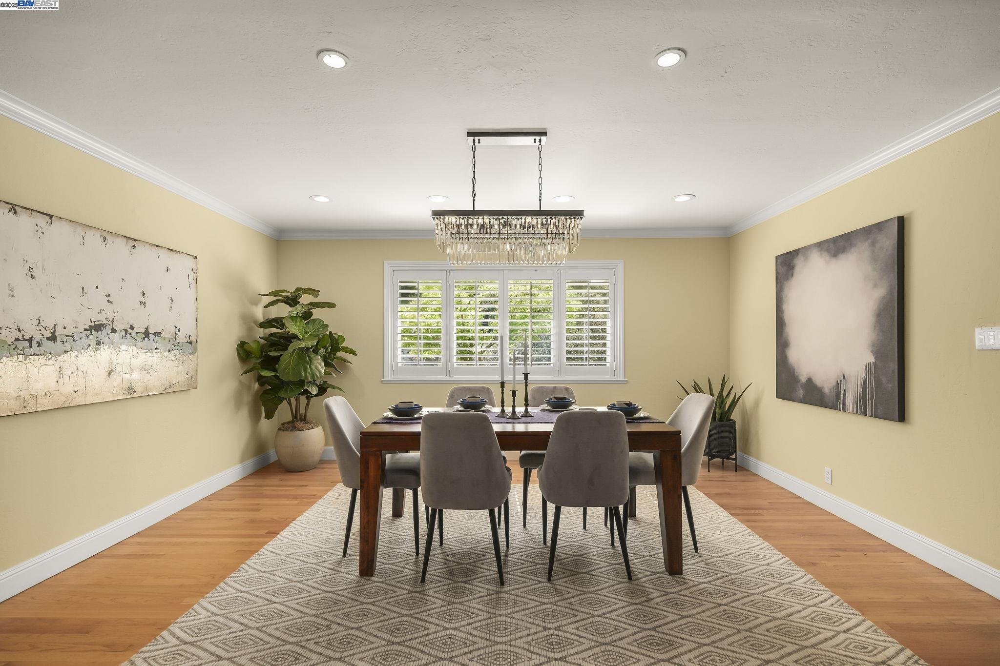 10 Easton Ct