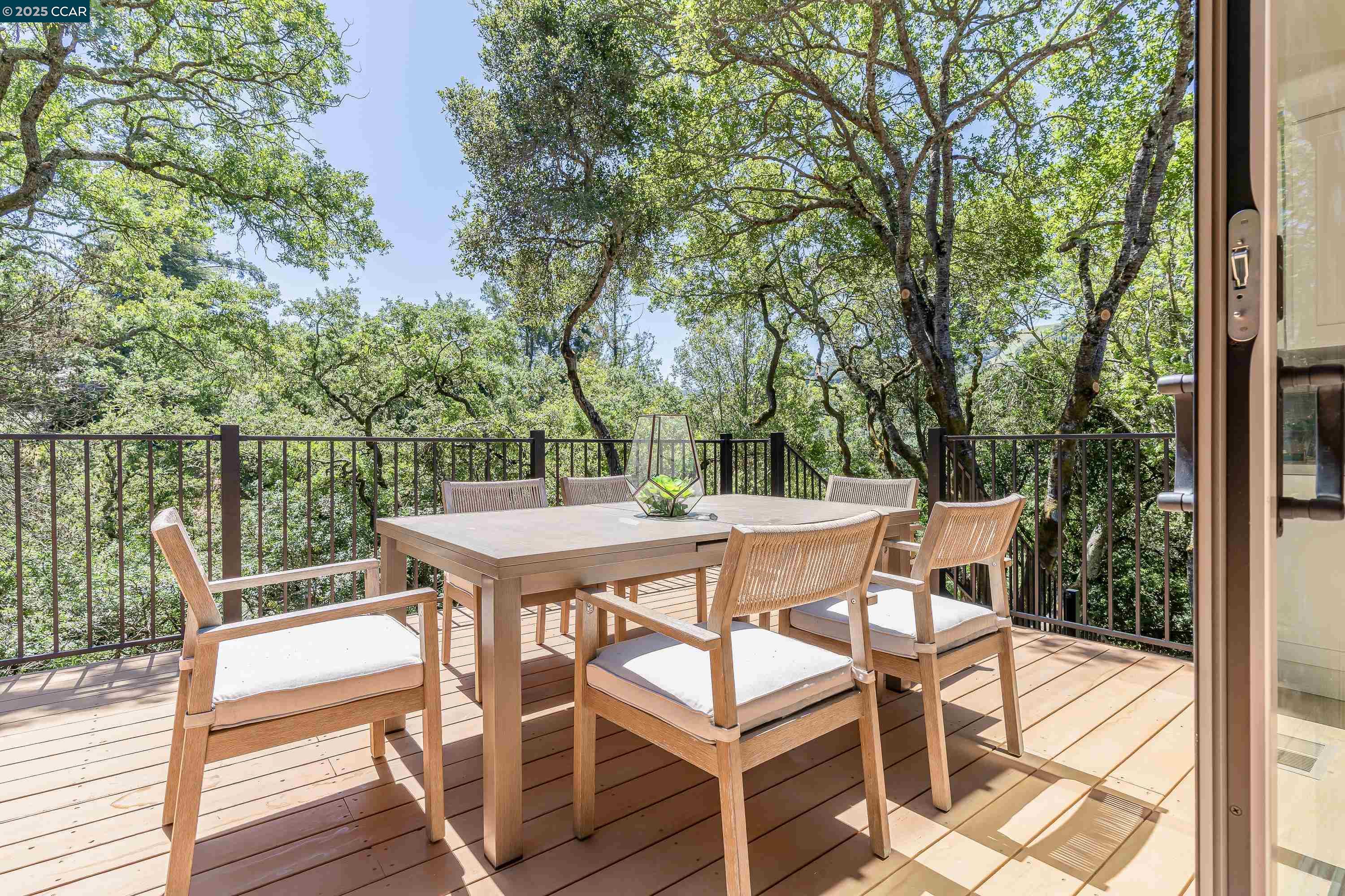 9 El Patio