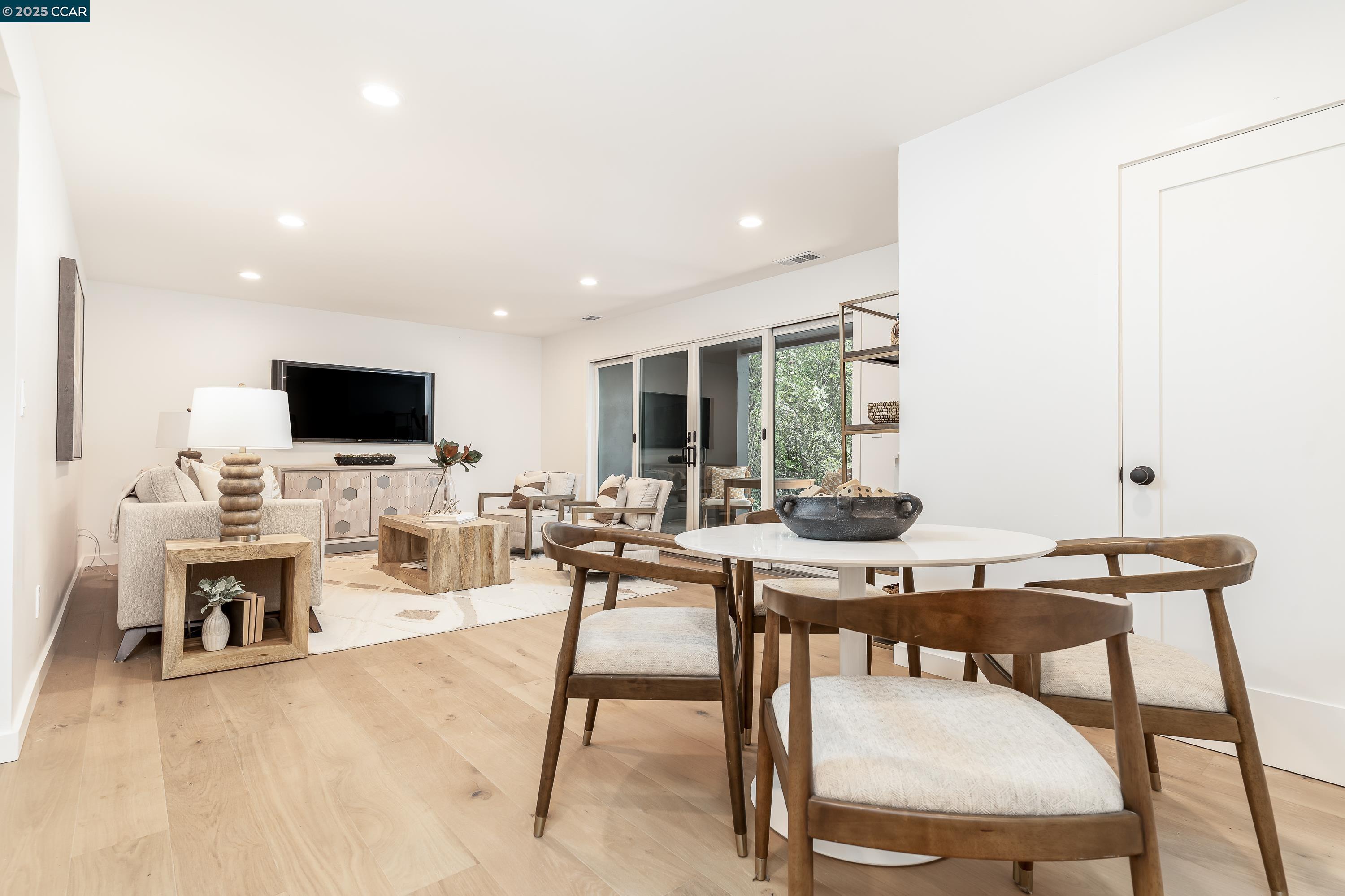 9 El Patio