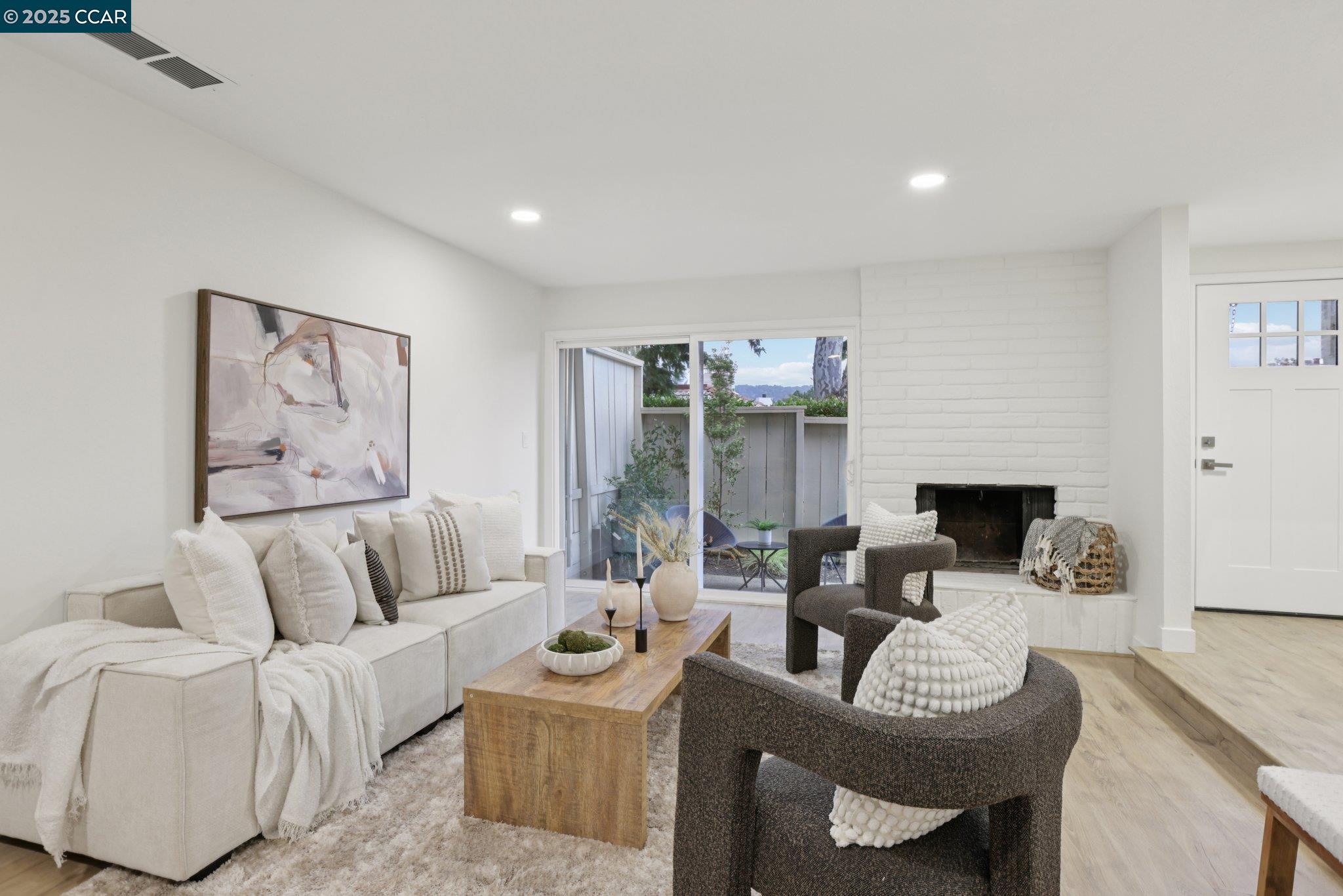 1422 Camino Peral