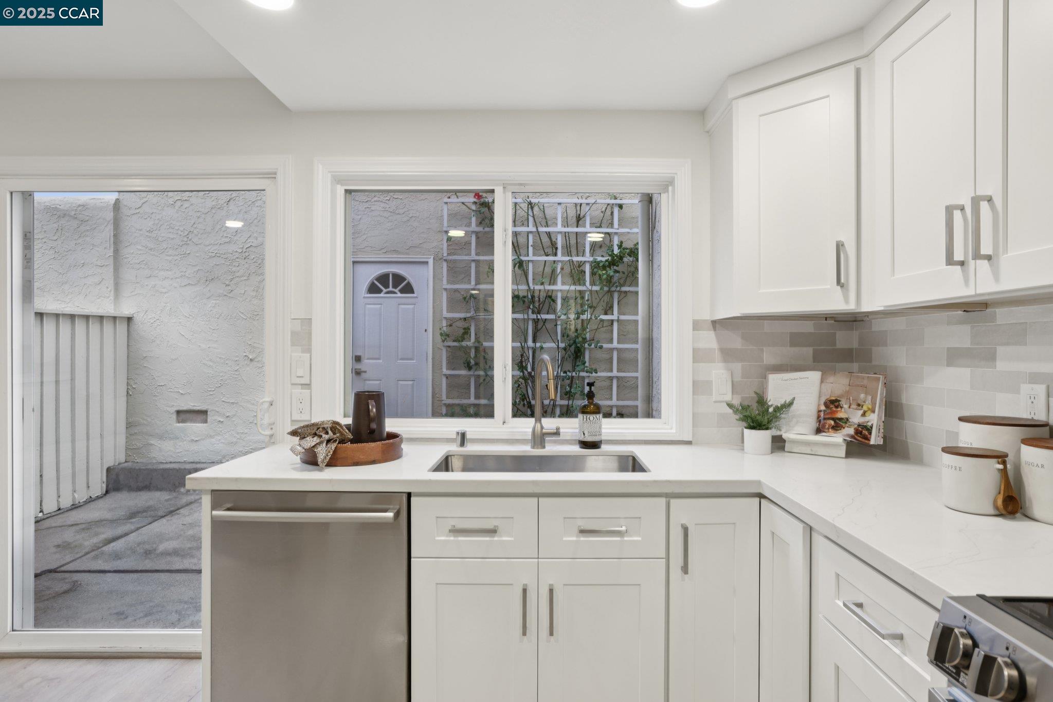 1422 Camino Peral
