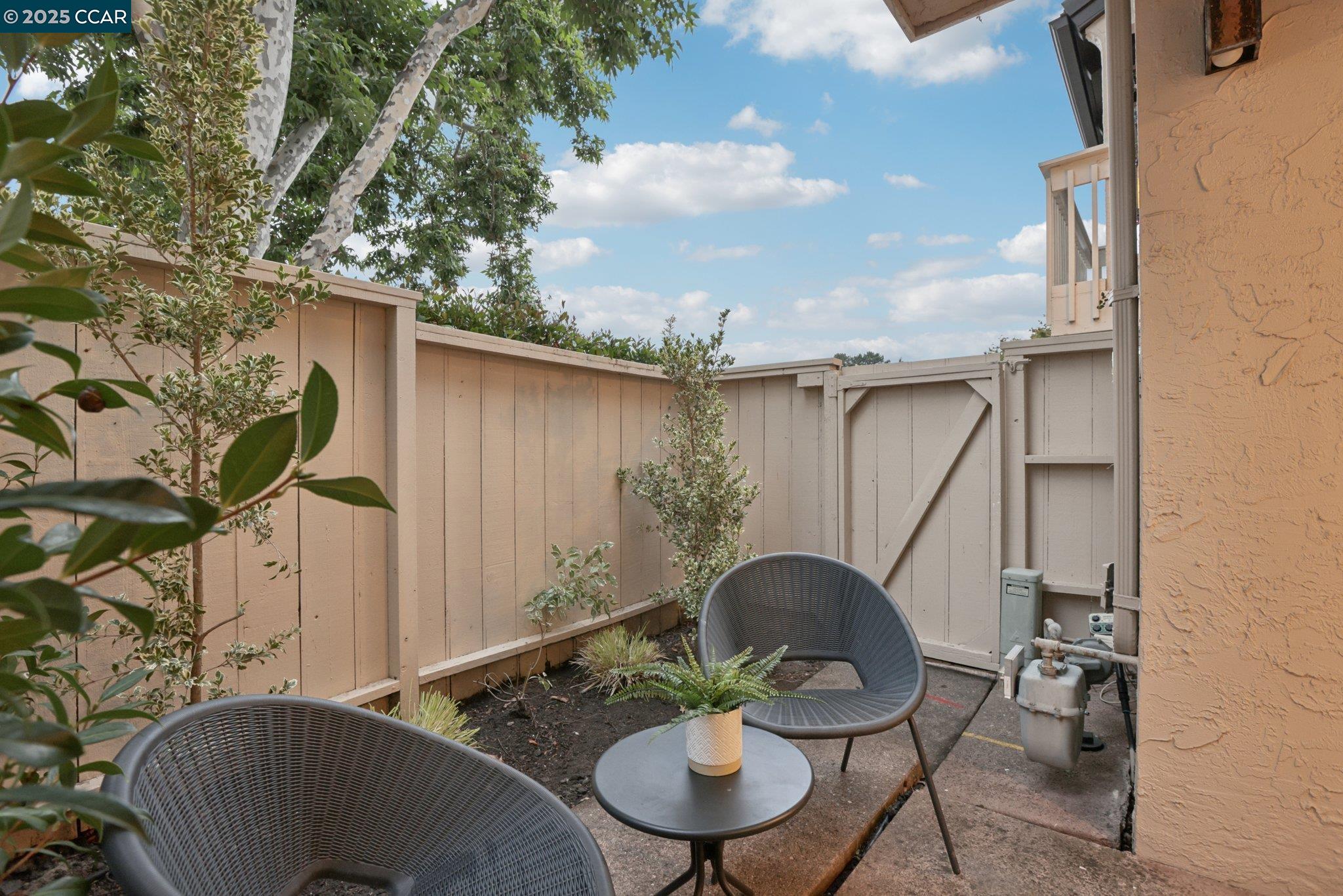 1422 Camino Peral