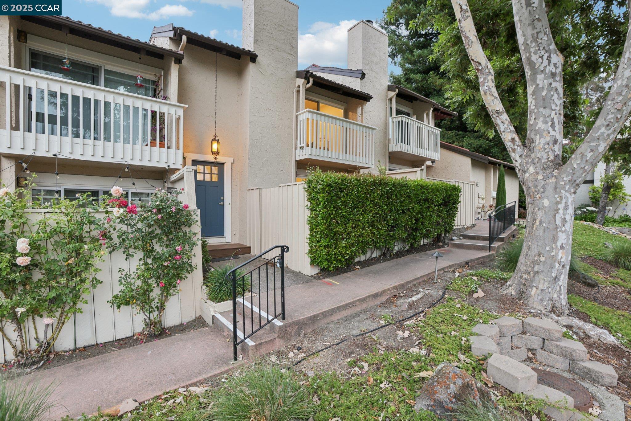 1422 Camino Peral